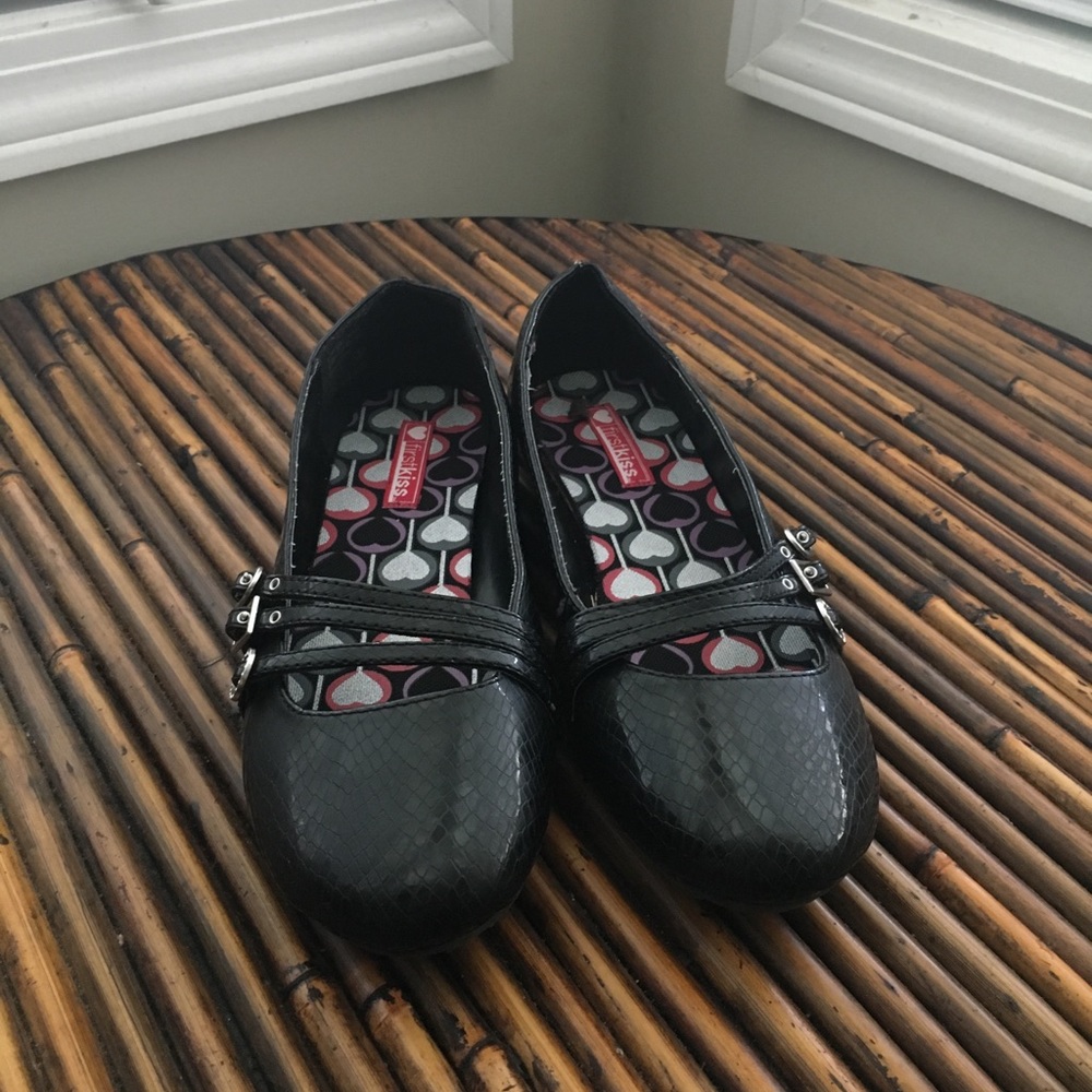 First kiss Black Flats Size 5